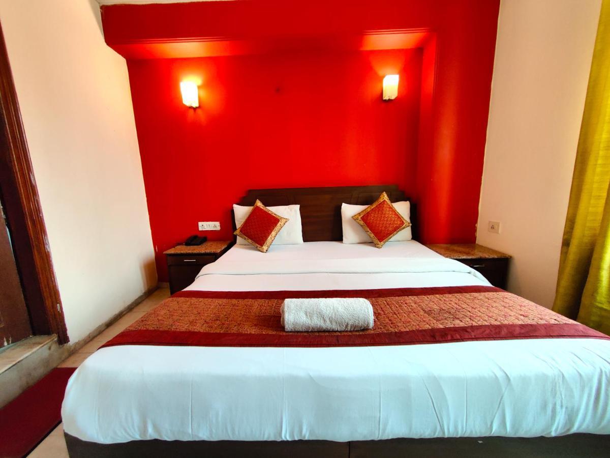 Hotel Unistar Nowe Delhi Zewnętrze zdjęcie