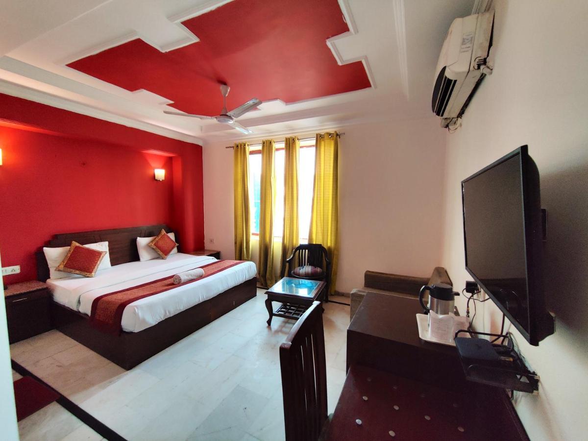 Hotel Unistar Nowe Delhi Zewnętrze zdjęcie