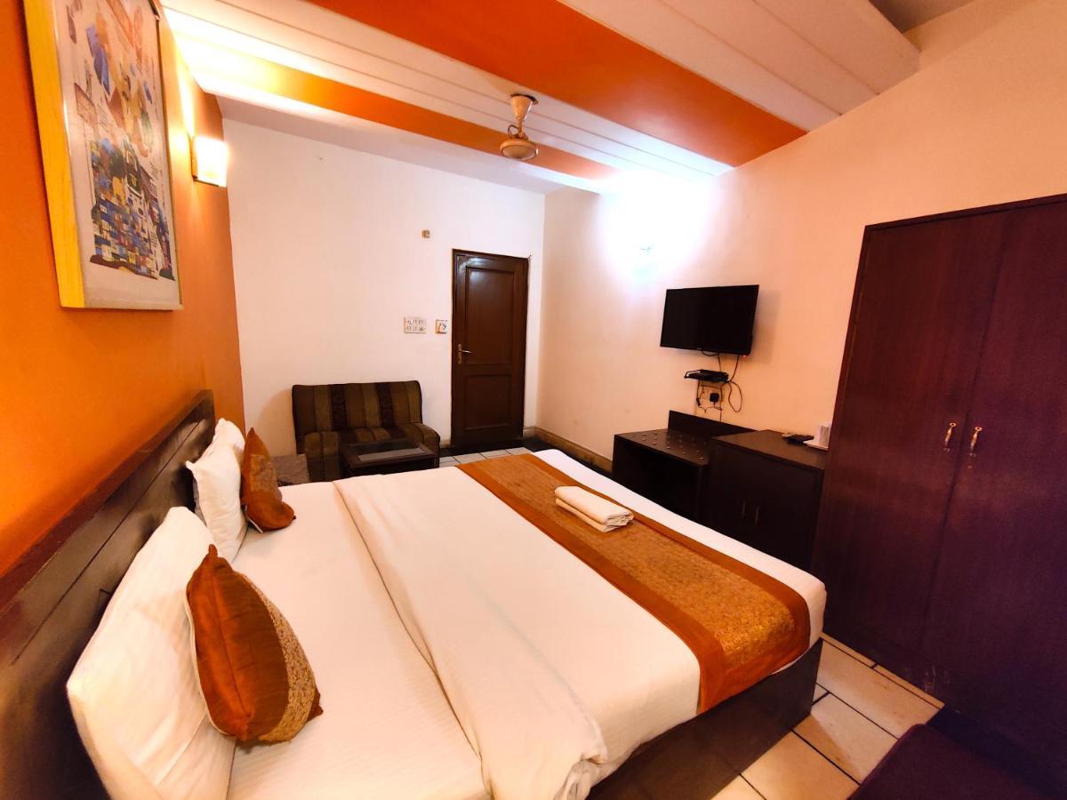 Hotel Unistar Nowe Delhi Zewnętrze zdjęcie