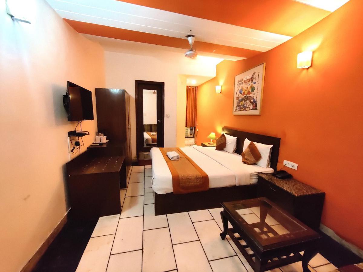 Hotel Unistar Nowe Delhi Zewnętrze zdjęcie