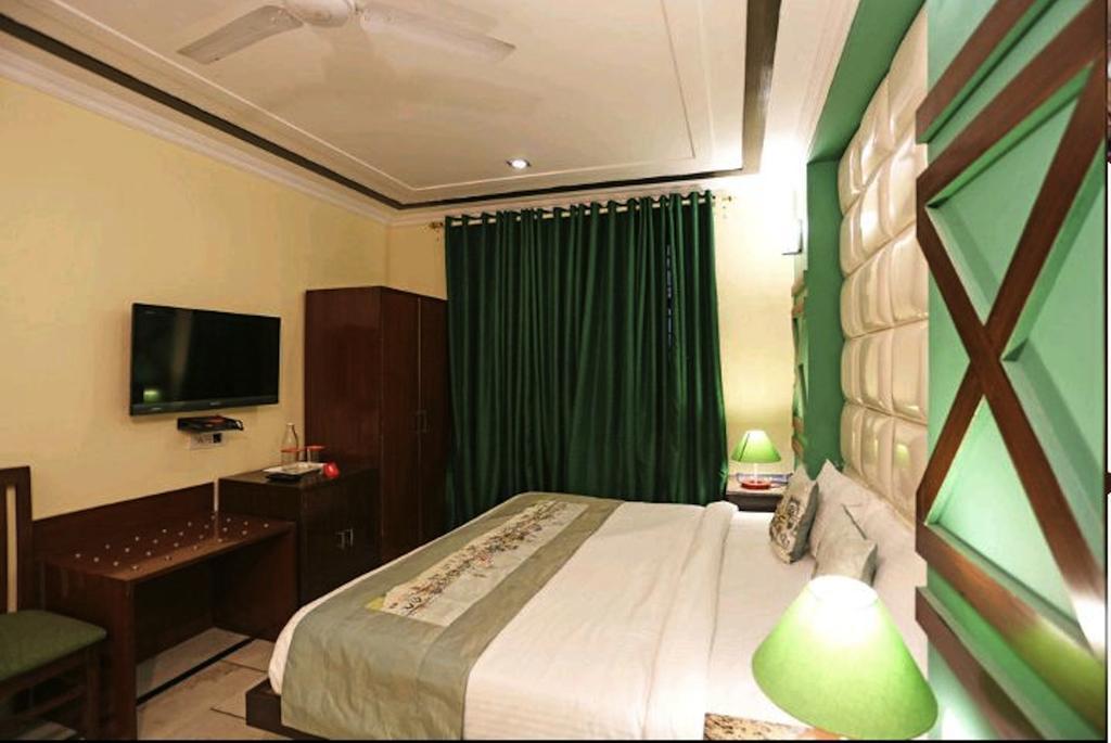 Hotel Unistar Nowe Delhi Zewnętrze zdjęcie
