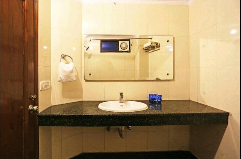 Hotel Unistar Nowe Delhi Zewnętrze zdjęcie