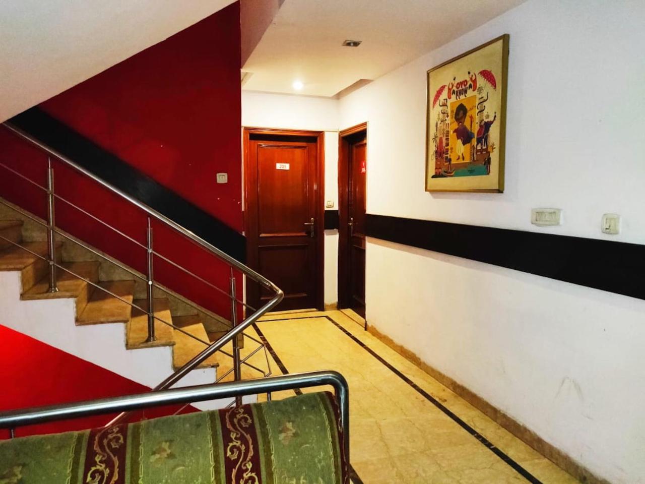 Hotel Unistar Nowe Delhi Zewnętrze zdjęcie