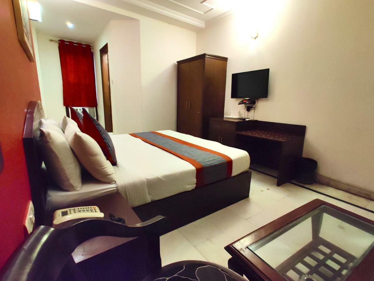 Hotel Unistar Nowe Delhi Zewnętrze zdjęcie