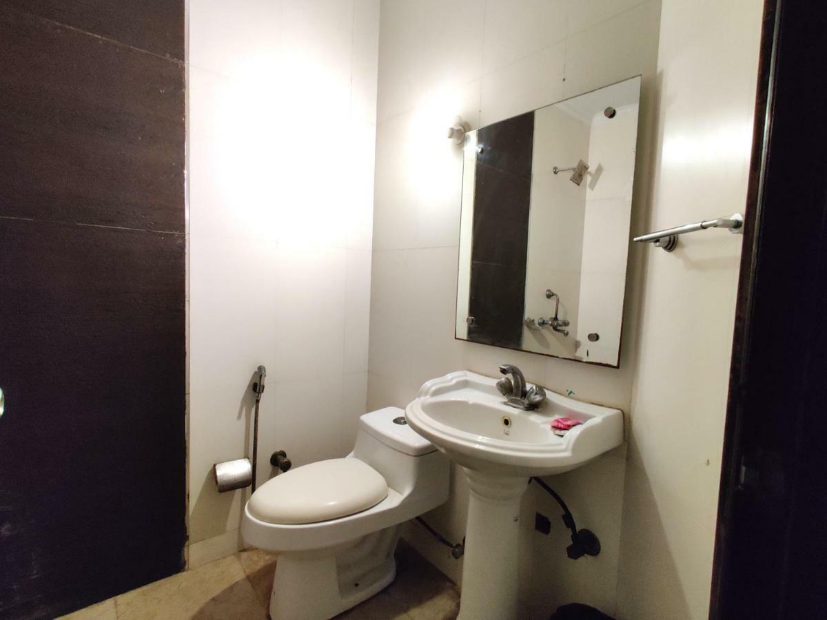 Hotel Unistar Nowe Delhi Zewnętrze zdjęcie
