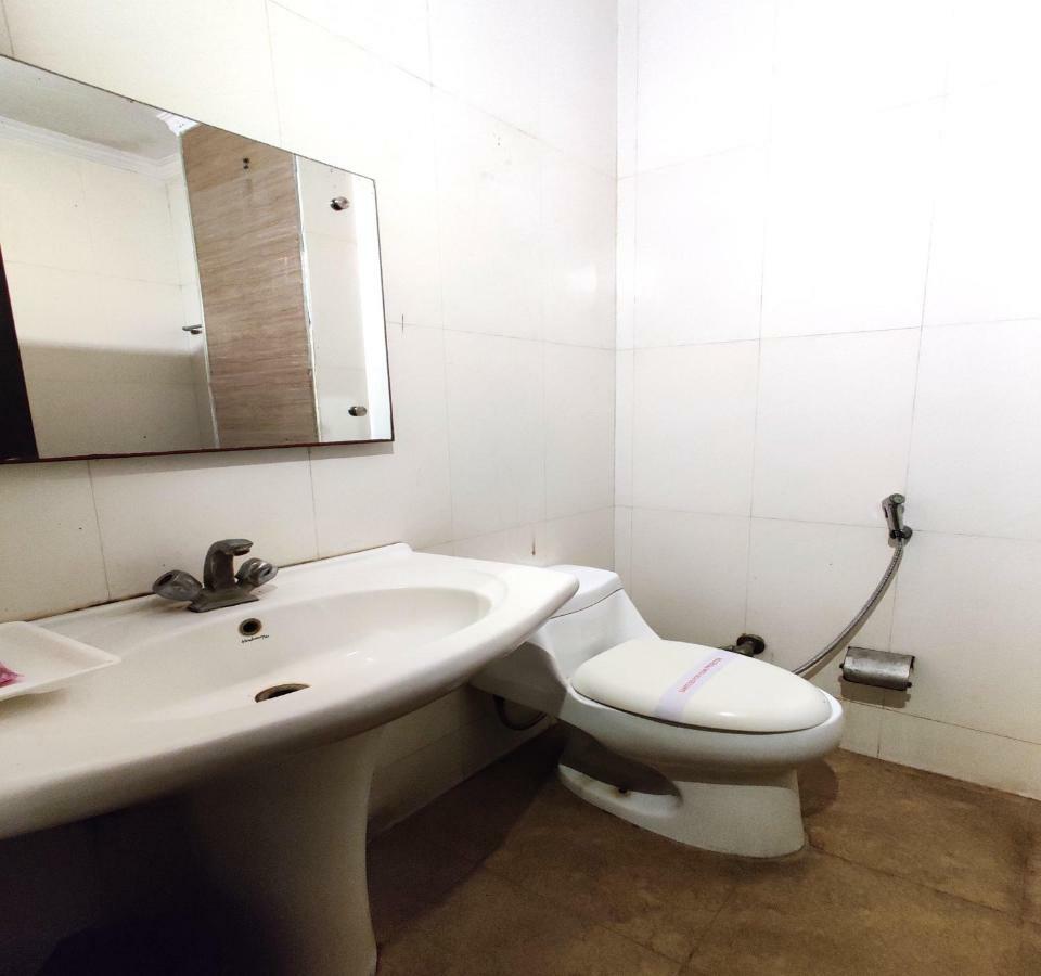 Hotel Unistar Nowe Delhi Zewnętrze zdjęcie