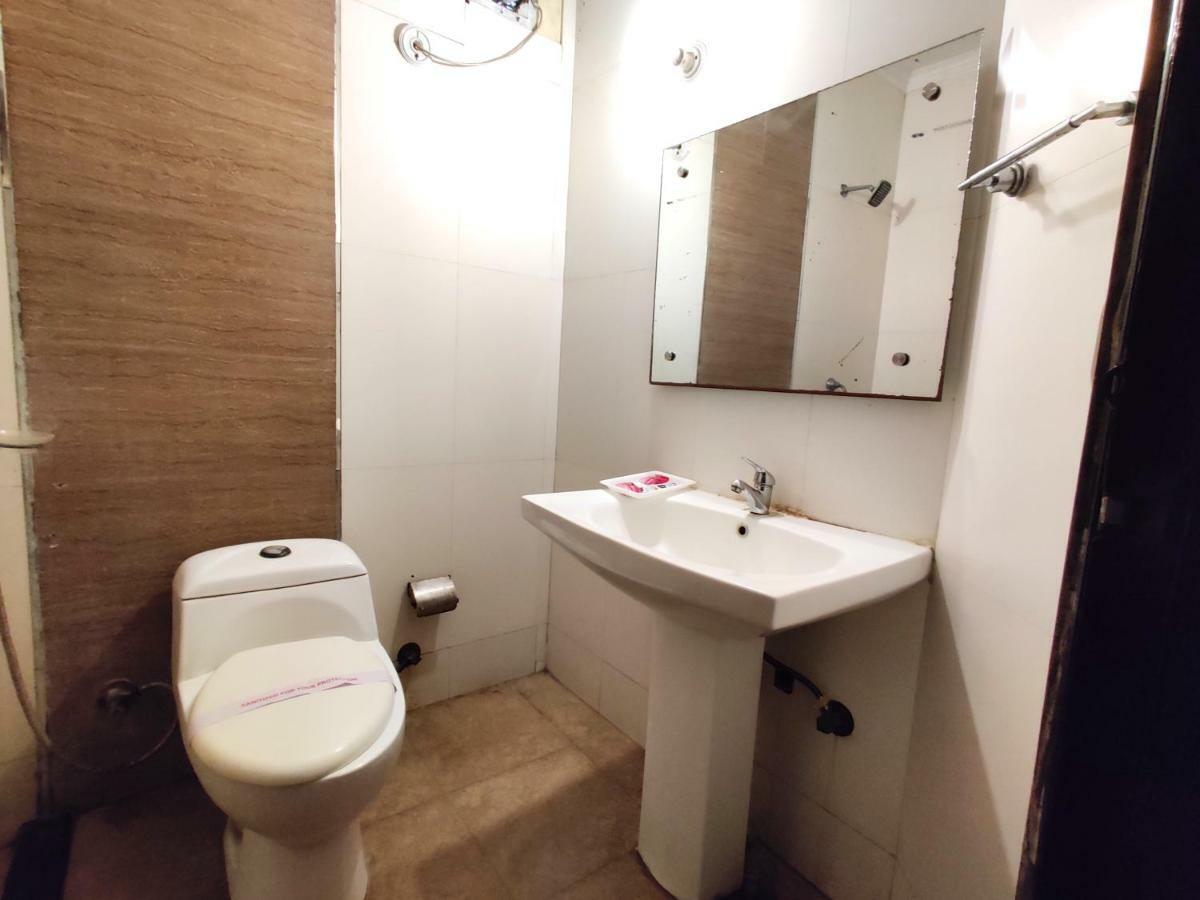 Hotel Unistar Nowe Delhi Zewnętrze zdjęcie
