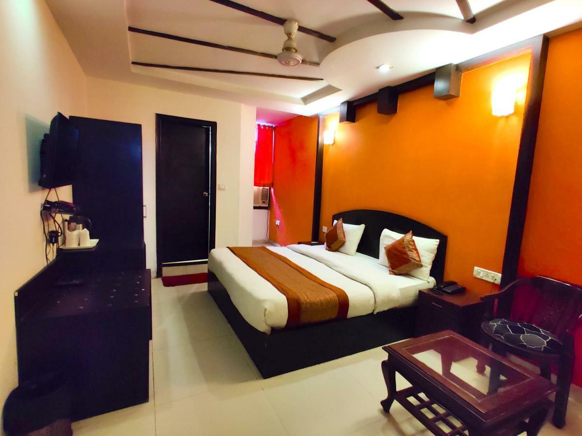 Hotel Unistar Nowe Delhi Zewnętrze zdjęcie