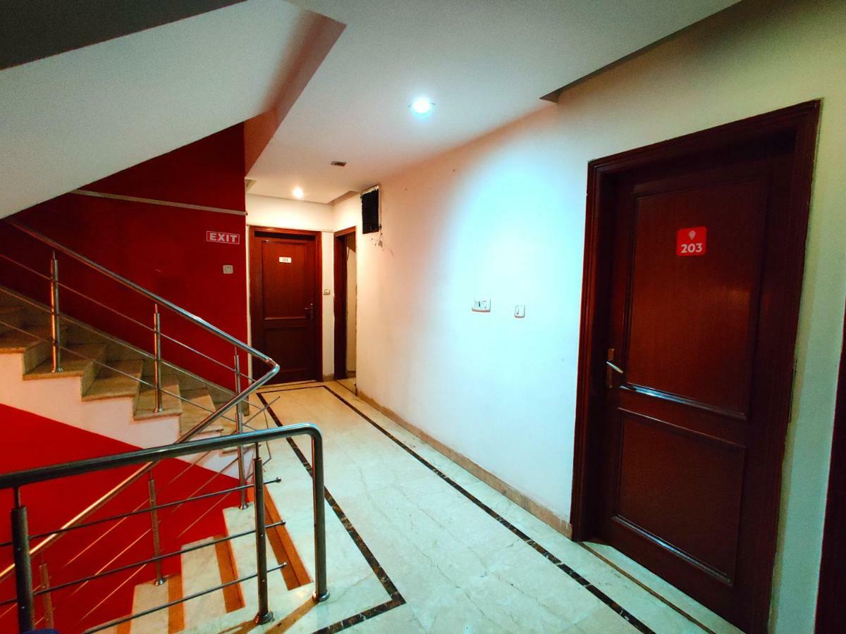 Hotel Unistar Nowe Delhi Zewnętrze zdjęcie