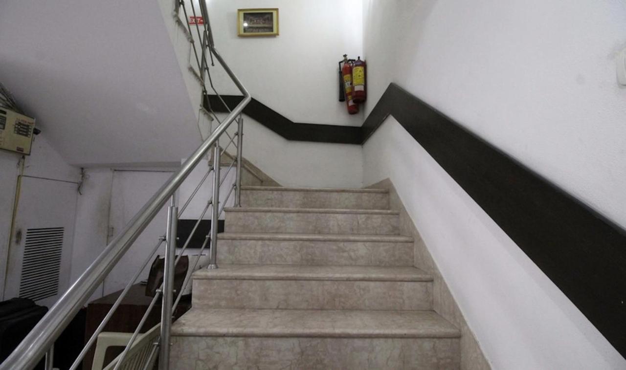 Hotel Unistar Nowe Delhi Zewnętrze zdjęcie